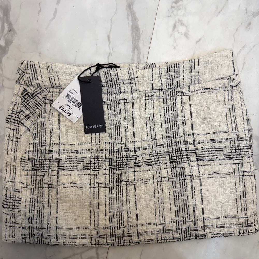 Forever 21 Textured Cream and Black Mini Skirt